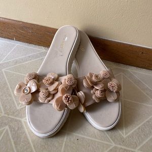 Nine West Rignall White Flower Slides Sandals